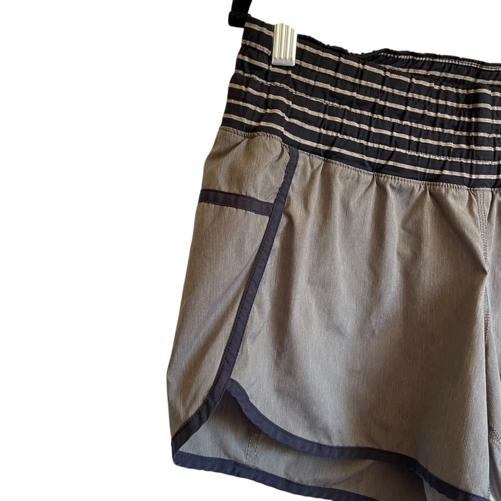 lululemon athletica Run Tracker
Short 4-way Sz 6 Slate Grey
Inkwell‎ Stripe Blue - Picture 4 of 10